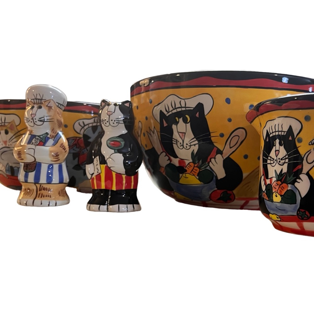 5-pc Set of Catzilla bowls, salt & pepper shakers & creamer EUC (ceramics)